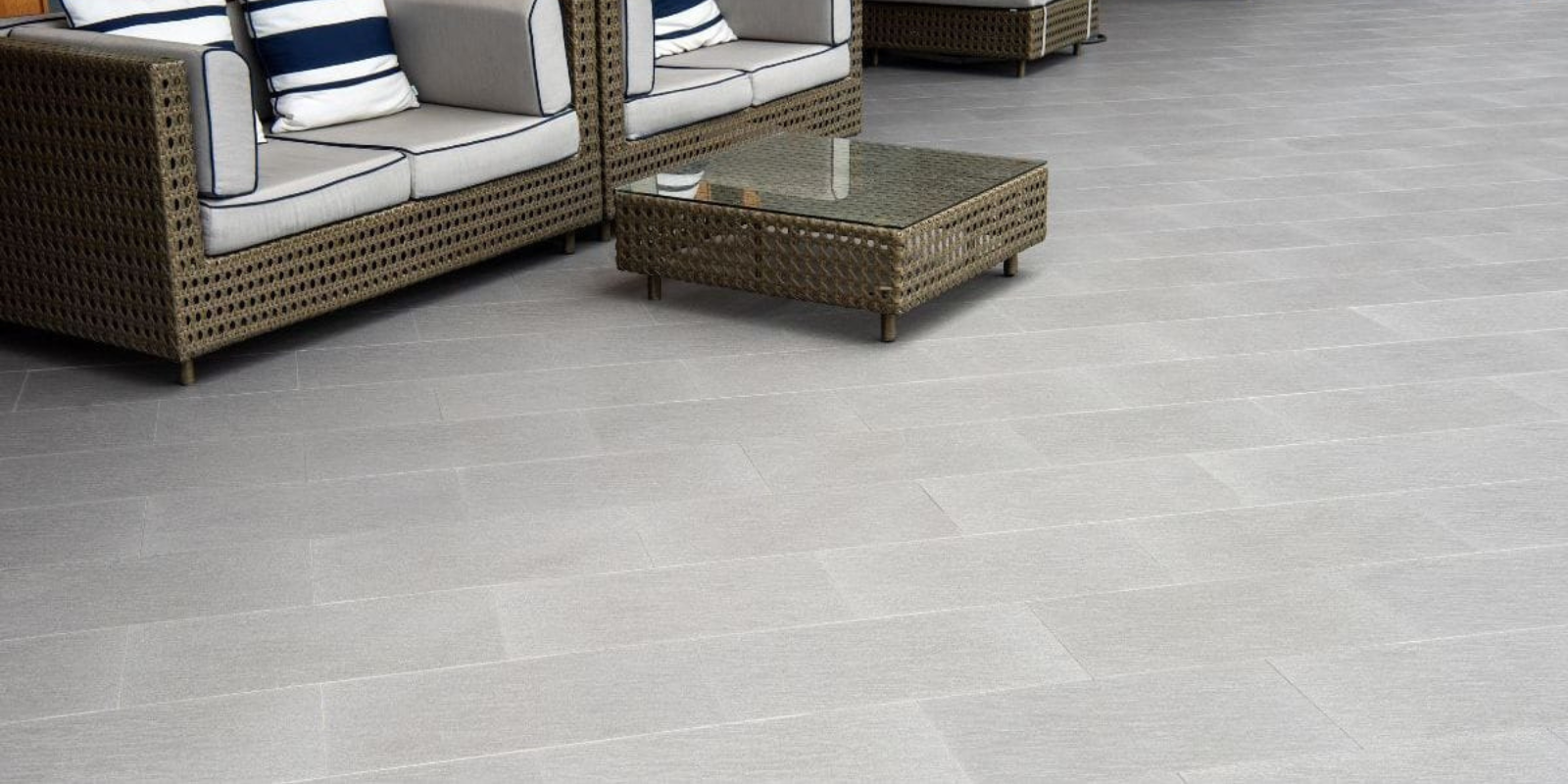 Montaj profesional gresie  și faianță pentru terase,  spații comerciale și industriale realizat de Alex Ceramo Expert